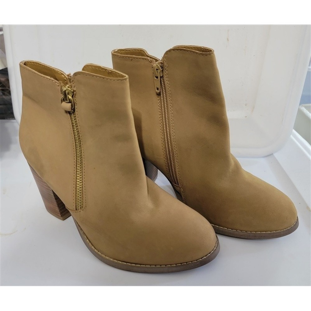 NWOT Diba 7.5 Tan Leather Stacked Heel Ankle Boots Booties 120572